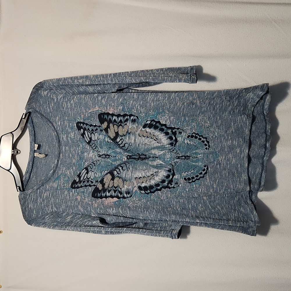 Light sweater knit butterfly tee